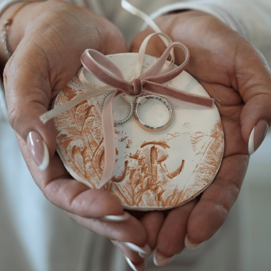Il tuo amore merita un dettaglio unico: crea il tuo porta fedi su misura